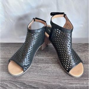 Nine West Black Perforated Sling Back Sandals Block Heel Open Toe Size 8